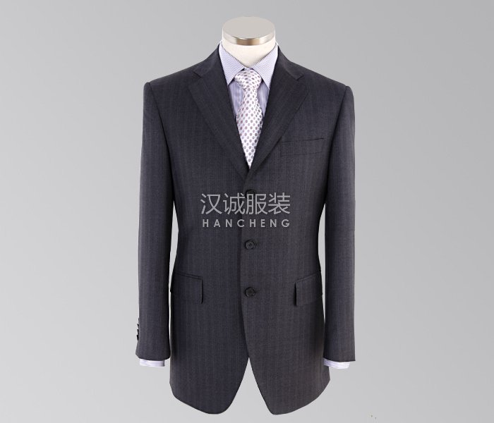 經(jīng)典三?？畚鞣ㄗ?北京西服定做,北京西服廠(chǎng)家